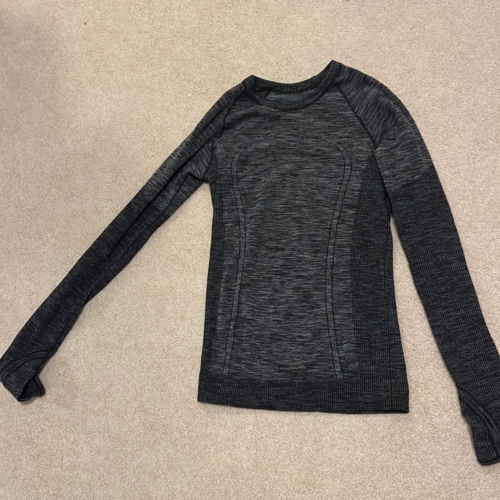 Lululemon long sleeve top size 6